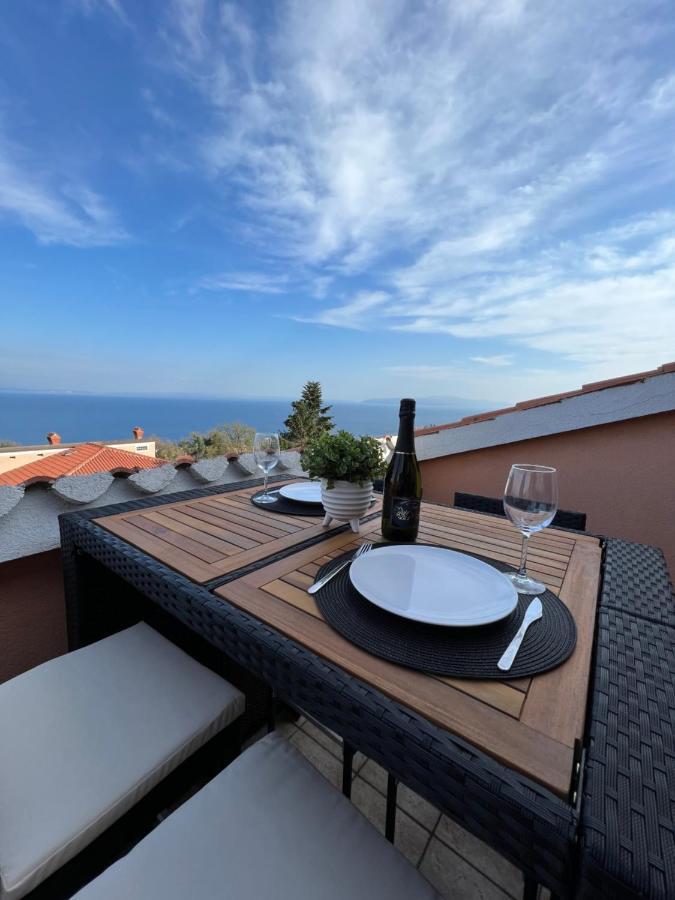 Apartman Maroon Ловран Экстерьер фото
