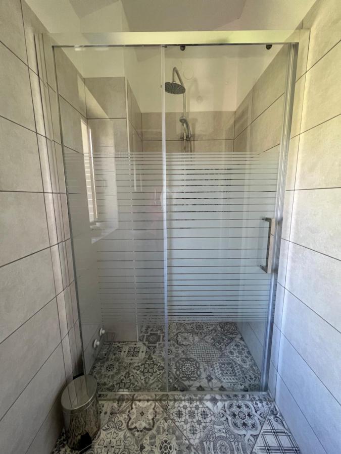 Apartman Maroon Ловран Экстерьер фото