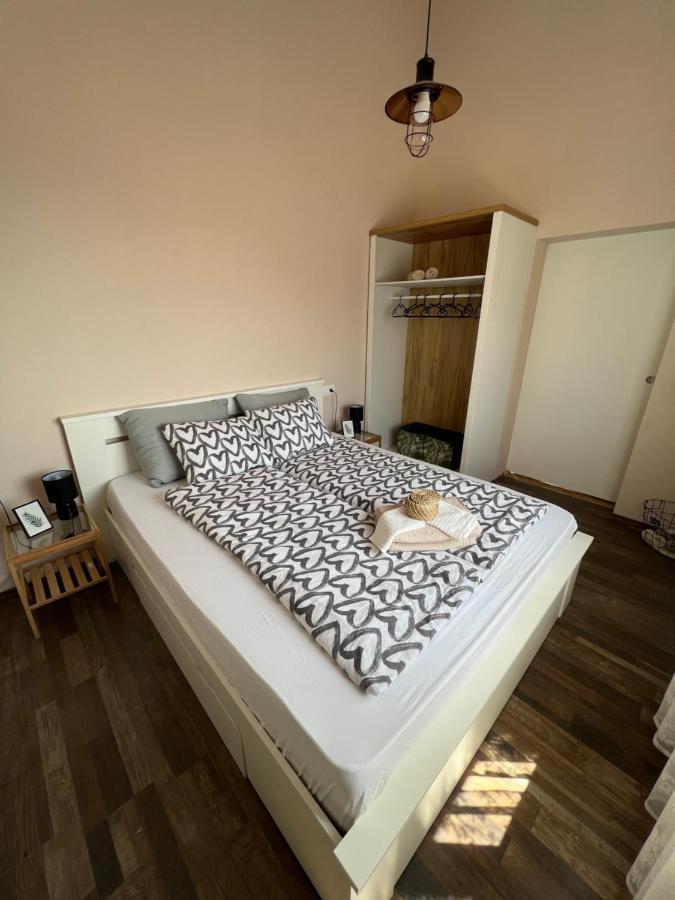 Apartman Maroon Ловран Экстерьер фото